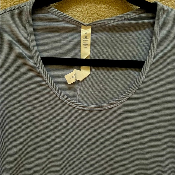 Lululemon Yogini 5 Year Long Sleeve Striped Tee Color Blue and White Size 4 - Picture 6 of 9